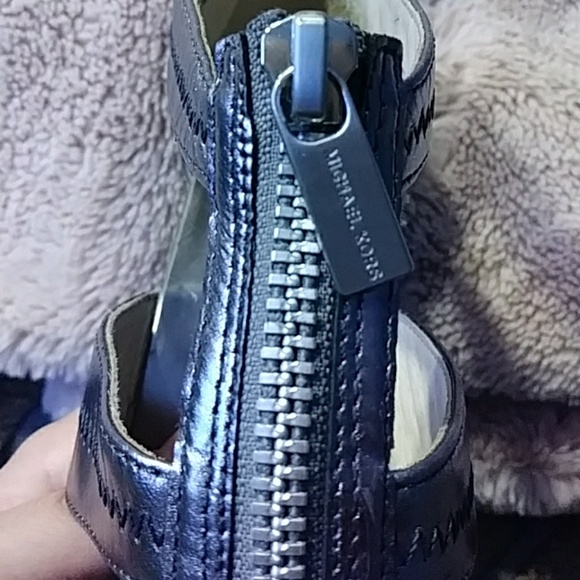 Micheal Kors pewter heels - Picture 2 of 3